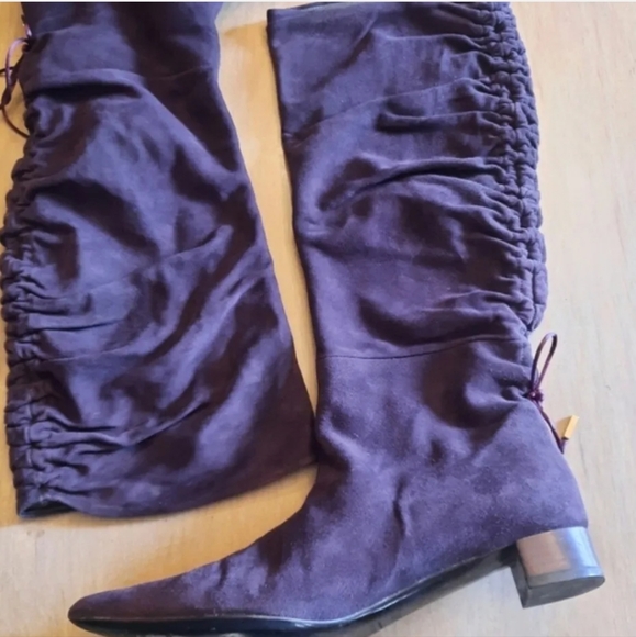 GUCCI ROYAL PURPLE SUEDE SLOUCHY POINT TOE KNEE BOOTS - Picture 4 of 8